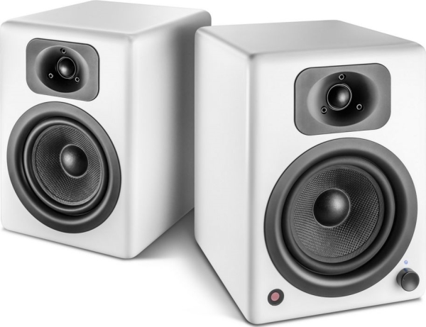 Wavemaster Two Neo  60 W  Hjem Tale Anlegg  Hvit  Tre  Ir  Forsterker fra Wavemaster